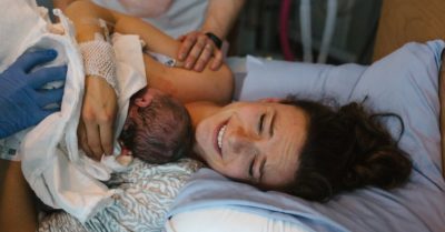 Sinh nở dễ dàng, mẹ tròn con vuông với bí quyết 6 chữ của người xưa