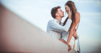 Phụ nữ thích nghe gì? +12 lời khen khiến tim nàng tan chảy