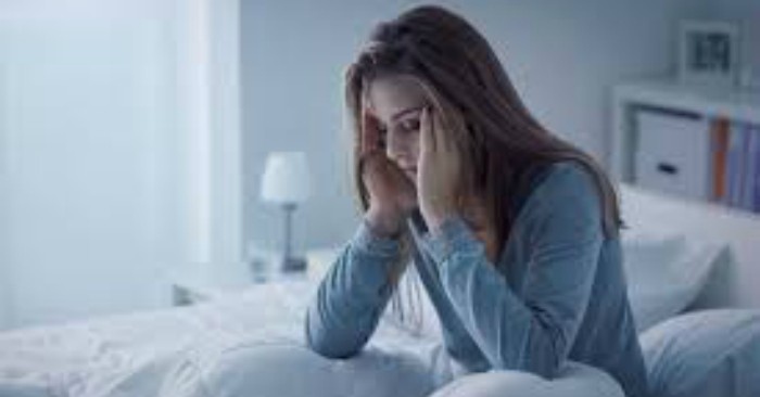 Thói quen ngồi bật dậy ngay vào sáng sớm khi vừa tỉnh giấc khiến cho huyết áp tăng cao đột ngột. Điều nay rất nguy hiểm dễ gây ra đột quỵ.