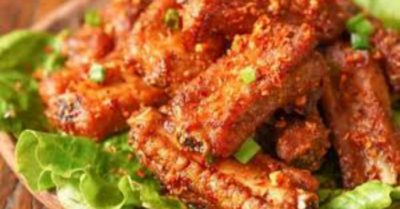 Sườn xóc tỏi ớt: giòn rụm cay cay cả nhà đều thích