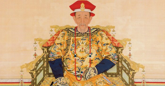 Trong lịch sử triều Thanh, Khang Hy Đế được đánh giá là vị Hoàng đế tài ba lỗi lạc bậc nhất, là người đã thiết lập sự thịnh trị dài trên 130 năm của nhà Thanh sau một loạt chiến tranh và những chính sách tích cực khiến dòng họ Ái Tân Giác La ngồi vững vị trí Hoàng đế ở Trung nguyên.