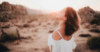 Đàn bà tuổi 40: nồng nàn như rượu vang ủ lâu năm