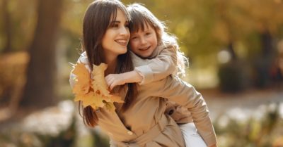 Thường xuyên đón con muộn sẽ ảnh hưởng đến tâm lý trẻ