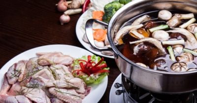 Cách nấu lẩu Thái gà chua cay đơn giản