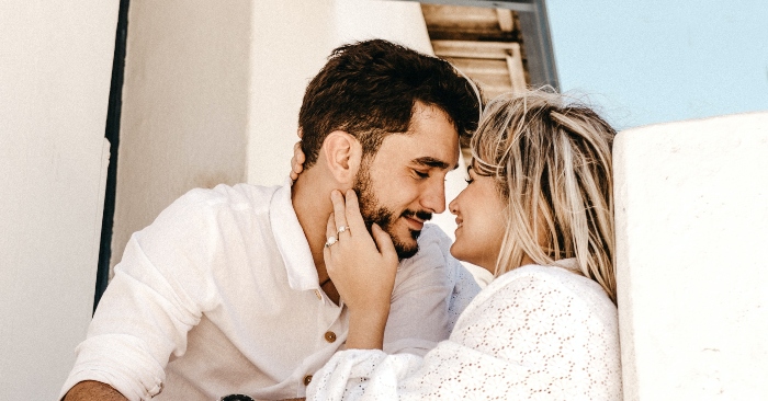 Áo sơ-mi (bắt nguồn từ tiếng Pháp: chemise)là loại hàng may mặc bao bọc lấy thân mình và hai cánh tay của cơ thể. Ở thế kỷ 19, sơ mi là một loại áo lót bằng vải dệt mặc sát da thịt. Ngày nay, sơ mi có cổ áo, tay áo và hàng nút phía trước. Phiên bản dành cho nữ được gọi là sơ mi nữ (tiếng Pháp: chemisier)