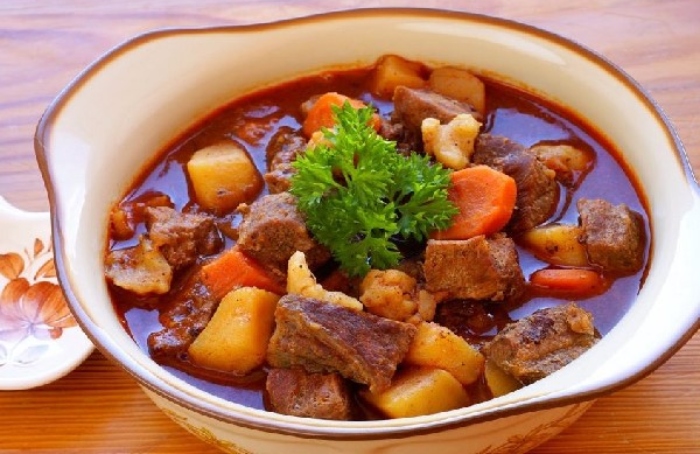 Thịt bò sốt vang ngũ vị hương; Cách nấu bò sốt vang bằng gói gia vị; Cách nấu thịt bò sốt vang miền Bắc; Cách nấu bò sốt vang ăn bánh mì; Cách làm sốt ngũ vị.