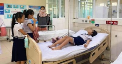 Đà Nẵng: 32 học sinh tiểu học nhập viện vì ngộ độc do tiếp xúc ‘Đồ chơi giống miếng hạ sốt’