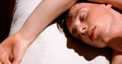 Đổ mồ hôi trộm: dấu hiệu bệnh lý đừng chủ quan