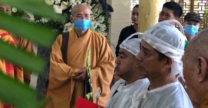 Nhạc sĩ Đức Lang, cha của diễn viên hài Hiếu Hiền, đã trút hơi thở cuối cùng lúc 4 giờ 30 phút ngày 13-4, hưởng thọ 81 tuổi.