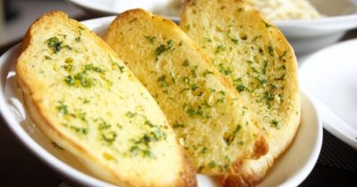 Cách làm bánh mì bơ tỏi ngon như Pizza Hut