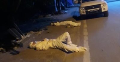 Xót xa 2 nhân viên y tế nằm vật bên đường lúc 4h sáng: Thương các anh lắm, bao đêm không được ngủ rồi!