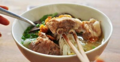 Cách nấu hủ tiếu sườn kho thơm ngon cho bữa sáng