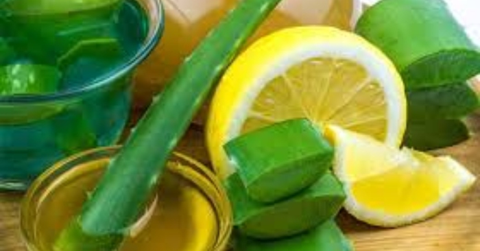 Axit citric trong quả chanh giúp loại bỏ các sắc tố melanin, đồng thời hỗ trợ ngăn ngừa lão hóa da hiệu quả.