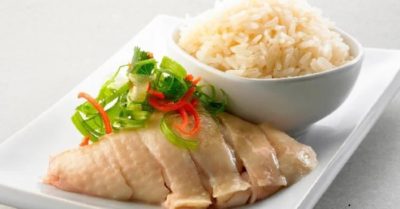 Cách nấu cơm gà Hải Nam ngon miệng với 3 bước đơn giản