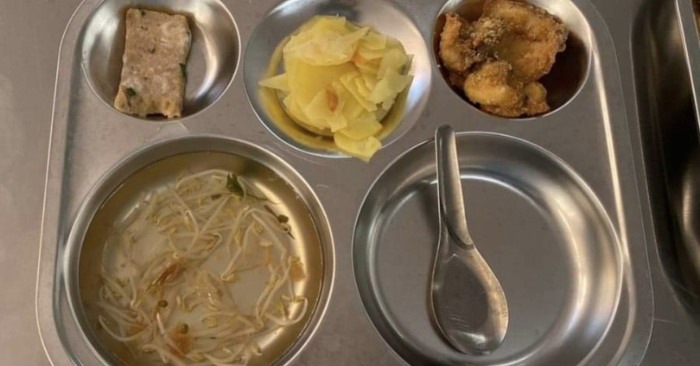 Học sinh Hà Nội đói: Vì suất cơm bán trú ít